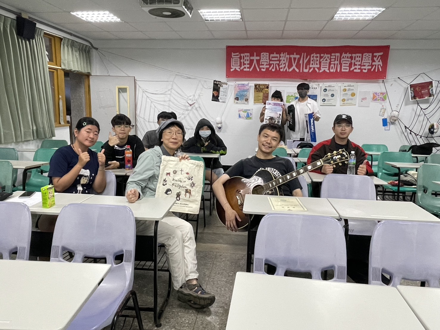 氣氛歡樂圖片